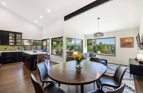Thousand Oaks House | Stunning hot tub Mountain views, just 30 minutes to Malibu beaches!