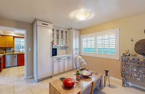 Thousand Oaks House | Stunning house with firepit, deck, enclosed backyard and mountain views