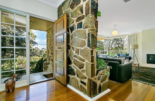 Bellevue Heights House | Stunning house with beautiful entertainment area!!
