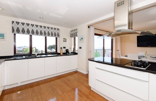 Looe House | Stunning house with magnificent sea views, pet friendly with a VisitEngland 5 Star Gold Award