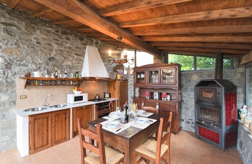 Coreglia Antelminelli House | Stunning private villa for 4 guests with WIFI, private pool, TV, pets allowed and parking