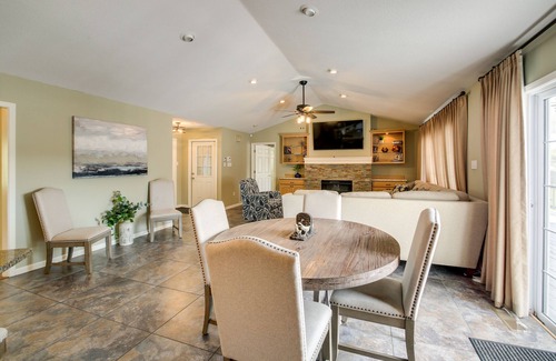 Mid America House | Stunning Lake Hamilton Getaway w/Hot Tub!