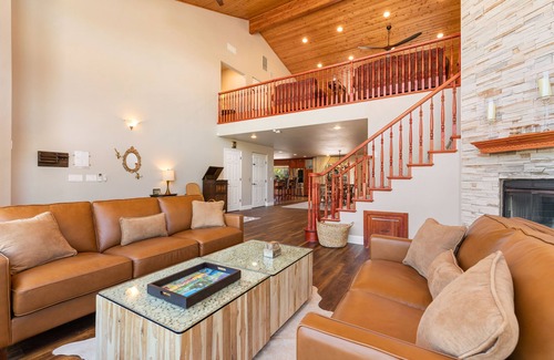 Clear Lake House | ♛ Stunning Lake House Smart Home w/ Boat Dock, Sauna, & Steam Shower + More ♛
