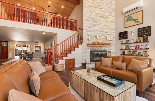 Clear Lake House | ♛ Stunning Lake House Smart Home w/ Boat Dock, Sauna, & Steam Shower + More ♛
