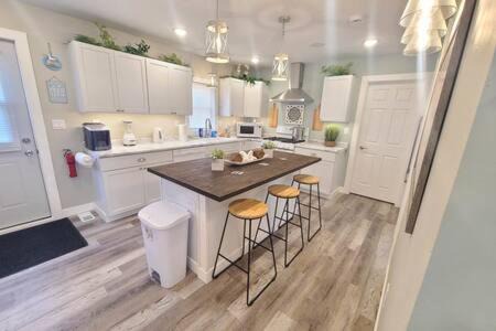 Portage House | Stunning Lake Home w arcade and huge deck