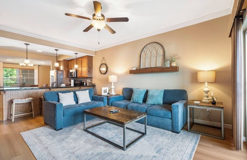 Table Rock Condo | ✨ Stunning Lake View Condo with Balcony & All-Season Sunroom at The Majestic