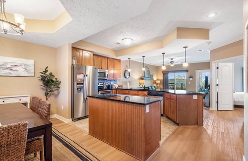 Table Rock Condo | ✨ Stunning Lake View Condo with Balcony & All-Season Sunroom at The Majestic