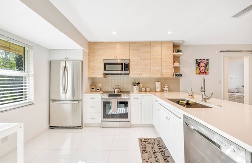 Central Naples Apartment | Stunning Lake View-Emilio Sanchez Tennis Academy