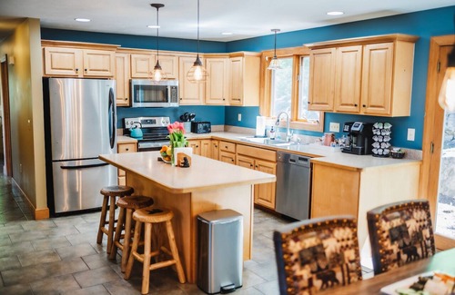 Gilford Cabin | Stunning Lake Views + Fall Colors @ Gunstock - 4 BR Sleeps 10, Dog-Friendly Home