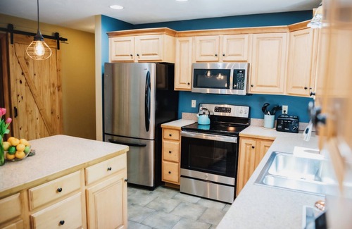 Gilford Cabin | Stunning Lake Views + Fall Colors @ Gunstock - 4 BR Sleeps 10, Dog-Friendly Home