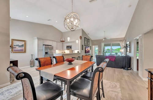 Naples House | Stunning Lakefront 2bd/2 bath townhouse + office/den + garage in charming Naples