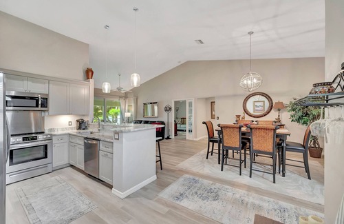 Naples House | Stunning Lakefront 2bd/2 bath townhouse + office/den + garage in charming Naples