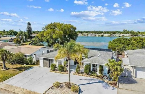 Holiday Lake Estates House | Stunning Lakefront & Heated pool
