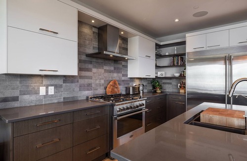 Central Okanagan House | Stunning Lakeside 4 bedroom 2.5 bathroom house located in Lakestone Waterside