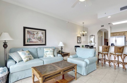 Florida Central Atlantic Coast Condo | Stunning Lakeside Condo minutes to Disney World, Universal Studios, and SeaWorld