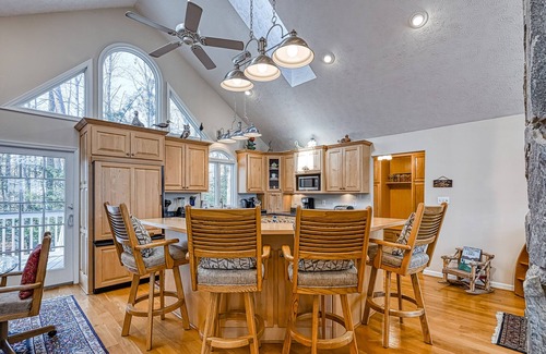Panamint Shores House | Stunning lakeside home with dock, large deck, kayaks, firepit, & pool table