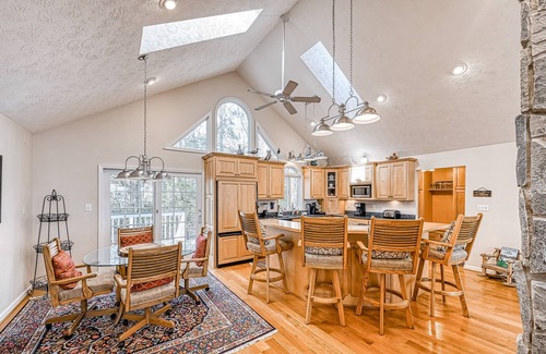 Panamint Shores House | Stunning lakeside home with dock, large deck, kayaks, firepit, & pool table