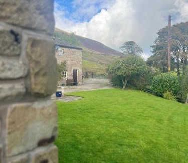 Fence House | Stunning location on Pendle Hill