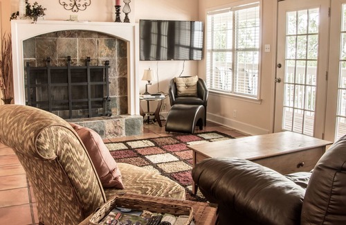 Cedar Creek Reservoir House | Stunning Louisiana style 5-Bedroom with Waterfront View and Gorgeous Sunsets