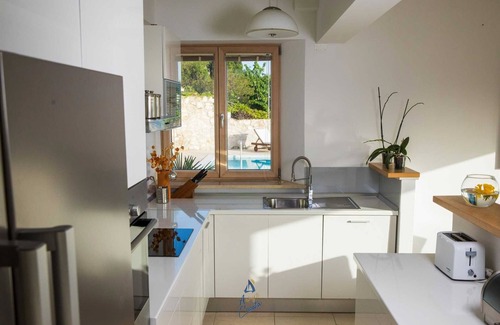 Mlini Villa | Stunning luxury 6-BR villa for 12+2, with heated pool, close to the sea