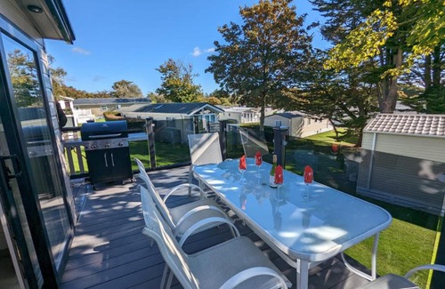 New Forest District Resort | STUNNING LUXURY Caravan on edge of New Forest on SHOREFIELD Country Park ENTERTAINMENT AND LEISURE PASSES INCLUDED