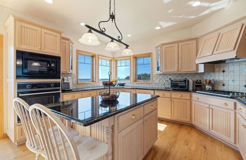 Sturgeon Bay House | Stunning Luxury Home on the Sandy Beach Shores of Lake Michigan!