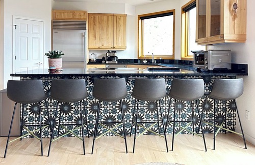 Boulder House | Stunning Luxury Mountain Getaway 15 mins from Boulder w/ Incredible Views
