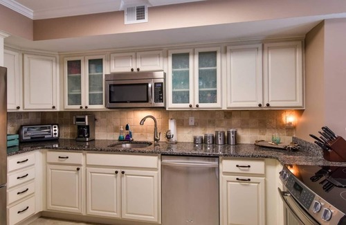 Shelter Cove Condo | Stunning Marina & Water Views - Near Beach