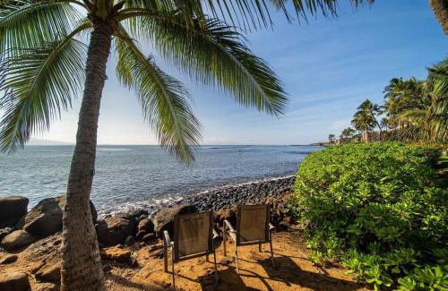 Maalaea Apartment | Stunning Maui Direct Ocean front on the beach, Walk to beach from Condo, Watch Turtles, Whales, AC in all rooms ocean view Pool and Spa