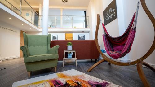 Roath Apartment | Stunning Mezzanine Apartment Near City Centre