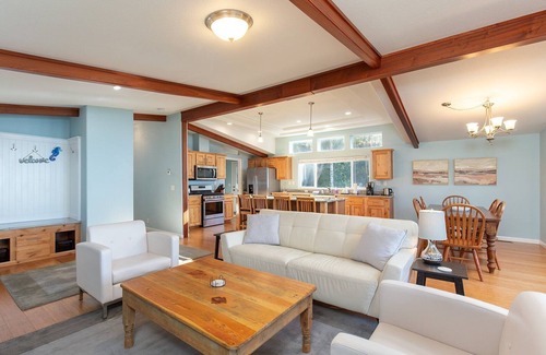 Trinidad House | Stunning modern 3BR, 2BA Oceanside Bluff Retreat in Trinidad, California