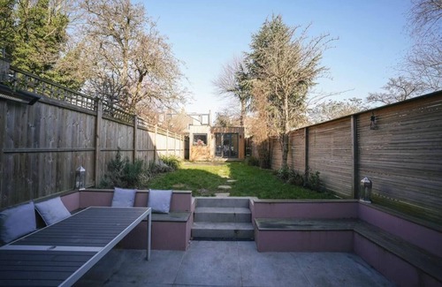 Brent House | Stunning Modern 5-Bed House in Central London