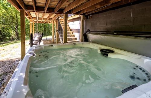 Goreville House | Stunning Modern Cabin with Hot-tub in Makanda, illinois