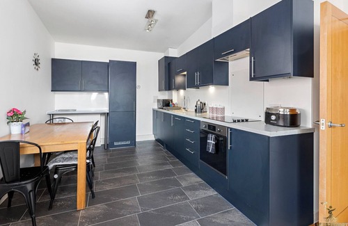 Exeter Apartment | Stunning Modern Exeter Apartment w/balcony