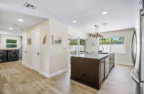 Tropic Palms House | Stunning Modern FL Coastal Getaway, 3 BR in Delray Beach, As Seen on Dwell