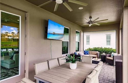 Naples House | Stunning modern house in gated community, 20 min from Marco Beach and DT Naples!