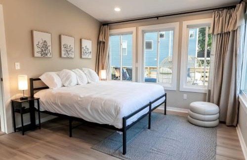 Norwood House | Stunning Modern Lakehouse with Private Boat Dock in Norwood, North Carolina