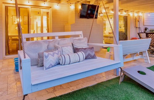 Park Scottsdale Eight Villa | Stunning Modern Remodel Near Old Town, New Heated Pool, Spa & Fire Pit HUGE YARD