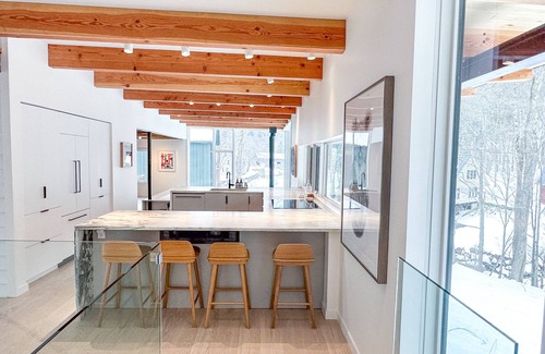 Warren House | Stunning Modern Retreat Overlooking The Mad River