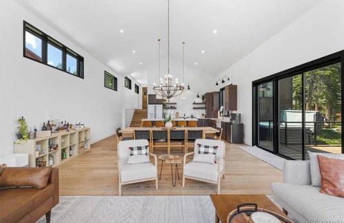 Quandary Village House | Stunning Mountain Home with HotTub & Outdoor Firepit, Expansive Deck, Ski in/out