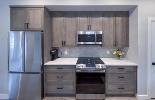 East Kootenay House | Stunning New 3 Bedroom Mountain View Condo