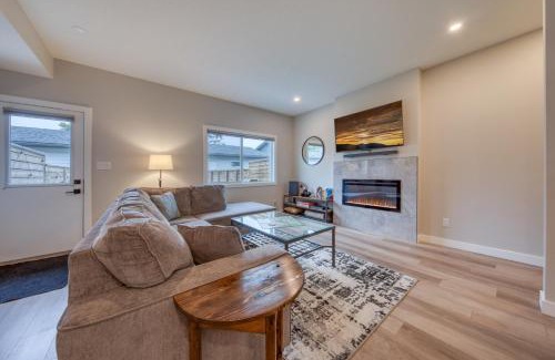 East Kootenay House | Stunning New 3 Bedroom Mountain View Condo