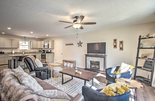 Fishers Hill House | Stunning New Market Home w/ Mtn Views & Hot Tub!
