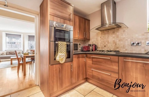 New Town Apartment | Stunning - New Town -FREE Parking, Private Entrance & Patio