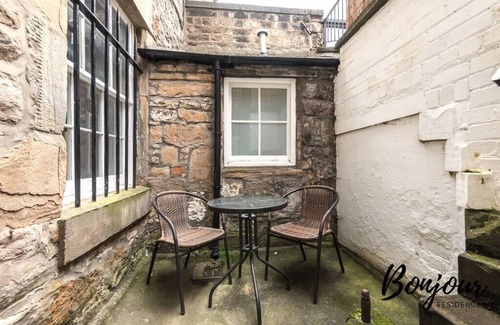 New Town Apartment | Stunning - New Town -FREE Parking, Private Entrance & Patio