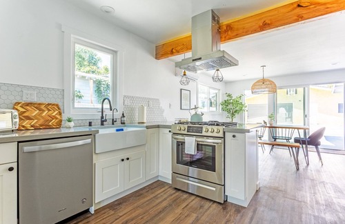 East Pasadena House | Stunning Newly Remodeled Home with Gorgeous Sunroom