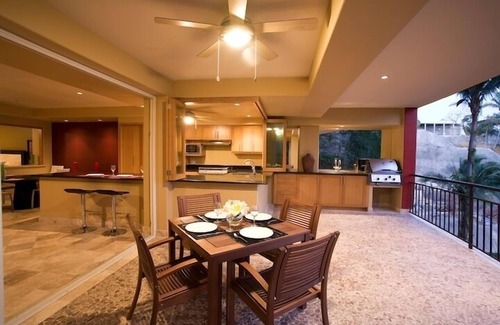 Conchas Chinas Condo | Stunning Ocean View, centrally located, 2200 sq.ft.