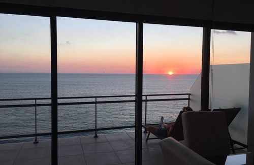 Cerritos Condo | Stunning Oceanfront Pearl Tower Condo - Pool, Gym & Sunsets - 3 beds/4baths