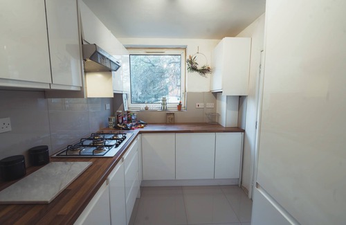 St. Mary's Park Apartment | Stunning one bed apartment over looking Battersea Park with balcony.