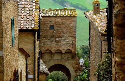 Radicondoli House | Stunning Panoramic Views from Private Luxury Home in Medieval Village Center